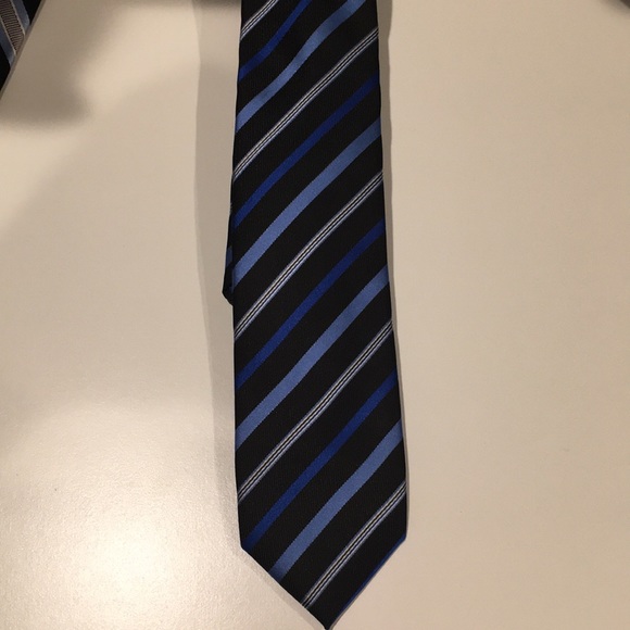 5/$25 Alfani Black & Blue Medium width tie - Picture 1 of 3